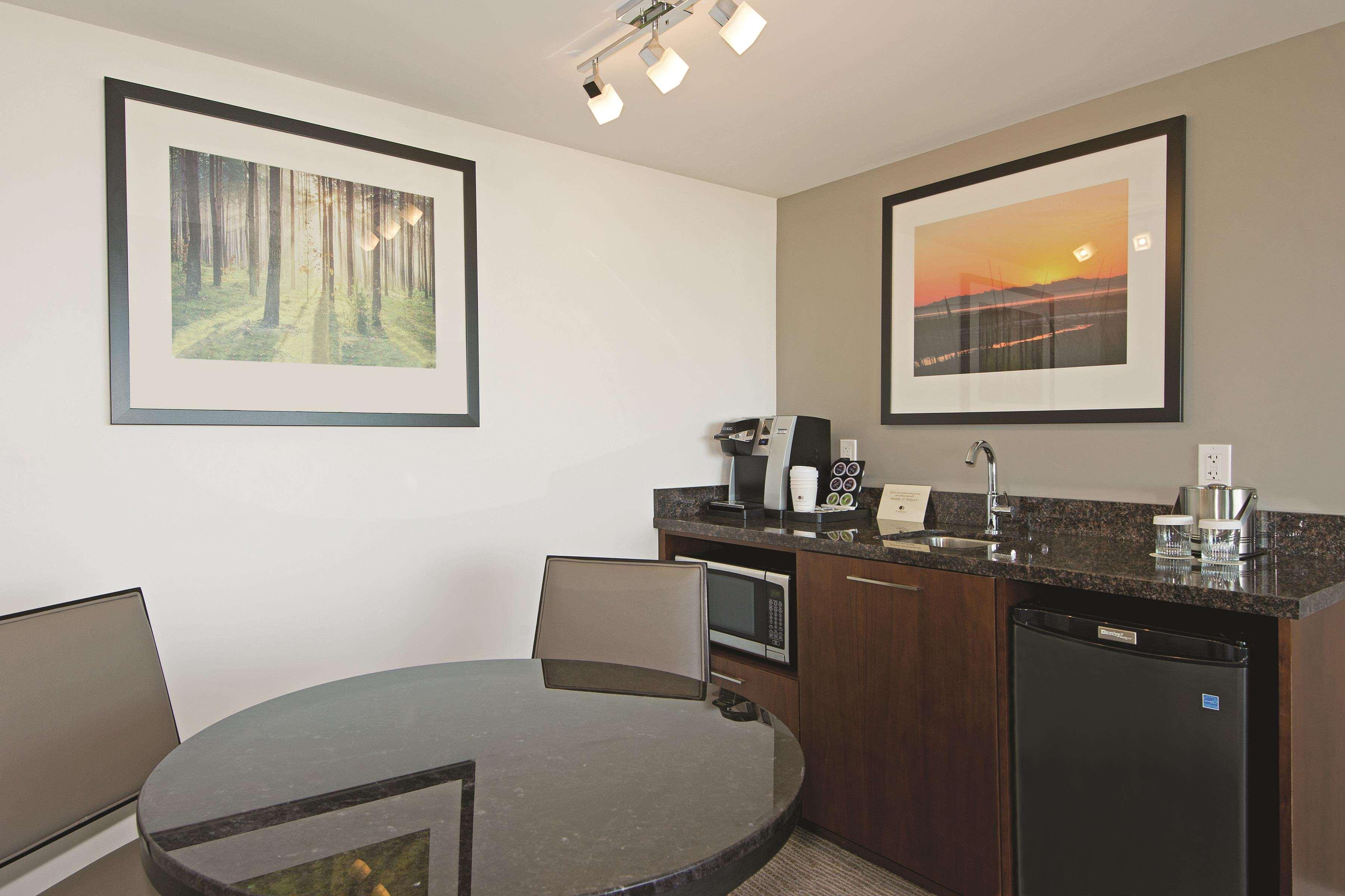 Doubletree By Hilton & Hotel Victoria